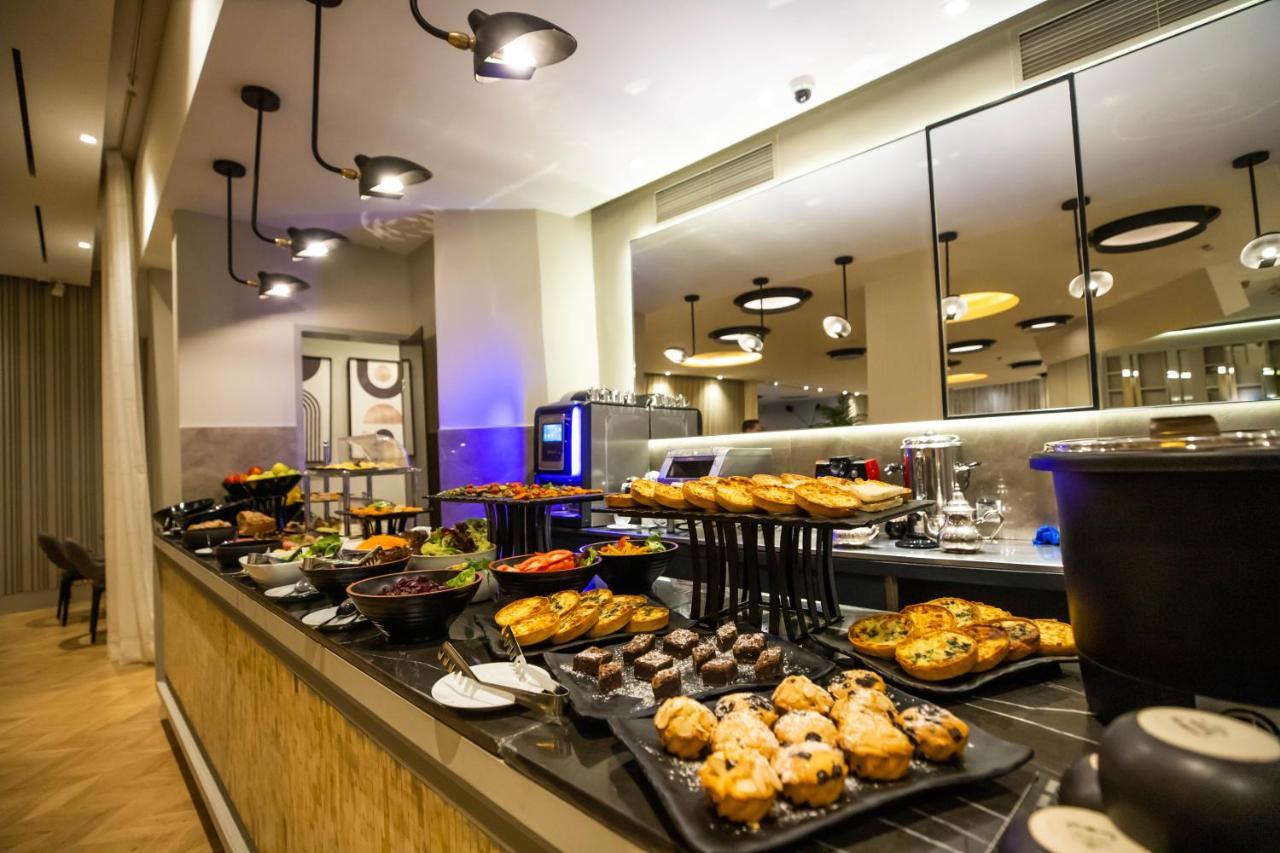 Gray Boutique Hotel Casablanca Zewnętrze zdjęcie The buffet at the lounge