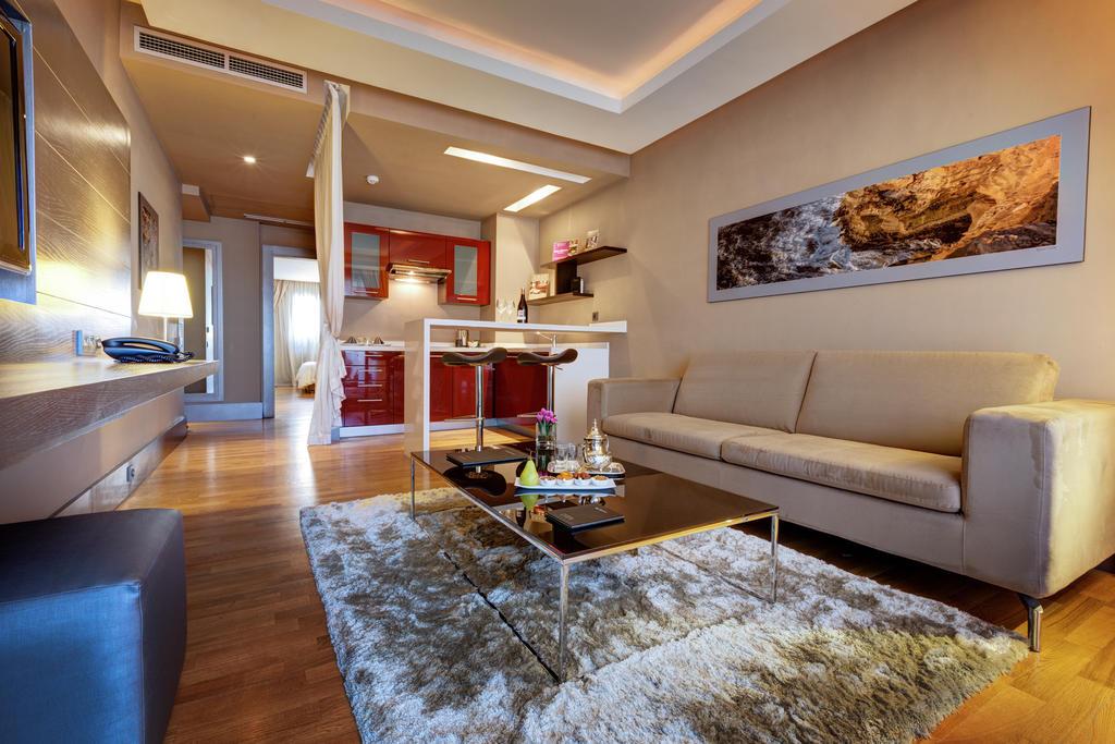 Gray Boutique Hotel Casablanca Zewnętrze zdjęcie A living room in a serviced apartment in Bangkok, Thailand