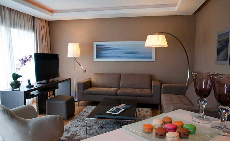 Gray Boutique Hotel Casablanca Zewnętrze zdjęcie A living room in a hotel suite